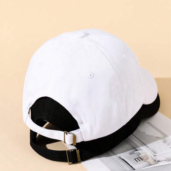 Pair of baseball caps - Picture 3 of 3